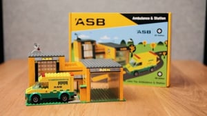 The NovaBrix ASB St John Ambulance Little Ambulance and Station sets7
